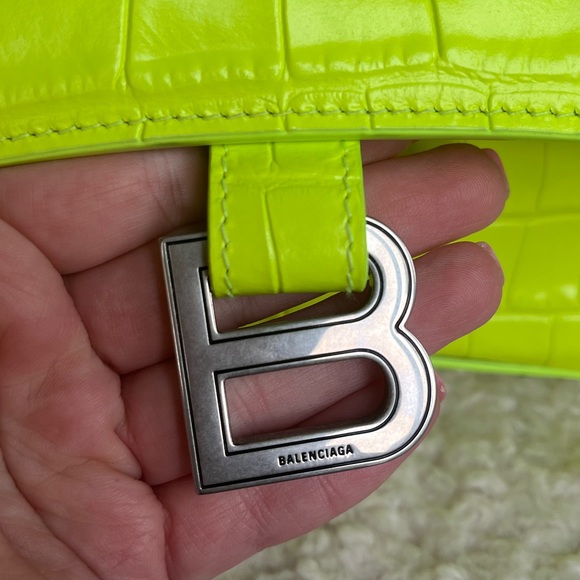 SOLD🖤🤍BALENCIAGA downtown shoulder bag - Picture 5 of 9